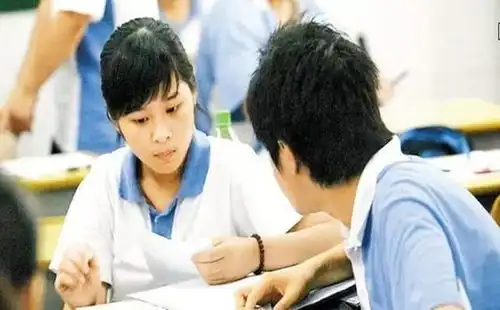 初中生迎来好消息,指标到校或将实现100分配,学生考高中更容易

