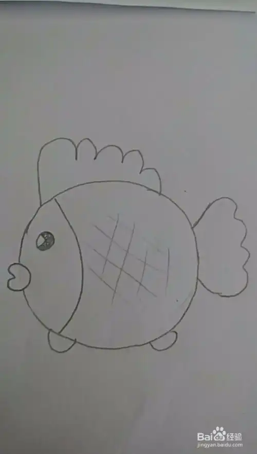 多妈简笔画用圆形来一条小鱼
