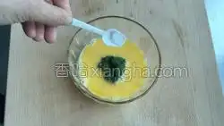 艾草煎蛋的做法
