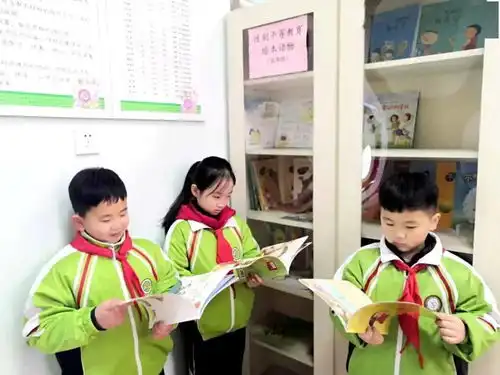 淮北市第三实验小学性别平等教育男生女生,我们都一样

