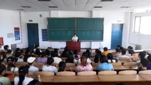 管理系毕业生主题服务活动
