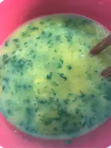 艾草煎鸡蛋的做法,艾草煎鸡蛋怎么做好吃,艾草煎鸡蛋的家常做法言言的美厨房

