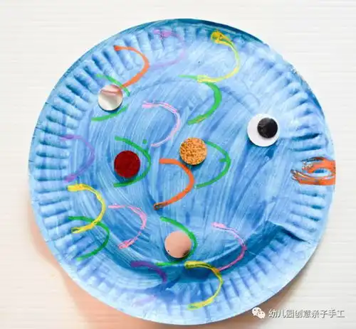 手工制作用纸盘和蛋糕托制作的小鱼儿,游过来啦

