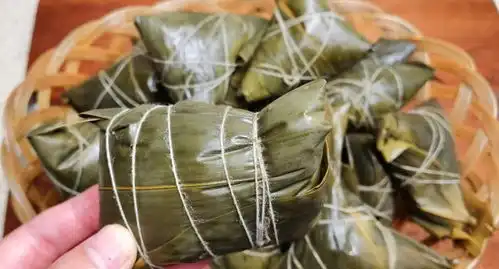 煮粽子,用冷水还是热水教你正确做法,粽子不漏米,软糯又香甜

