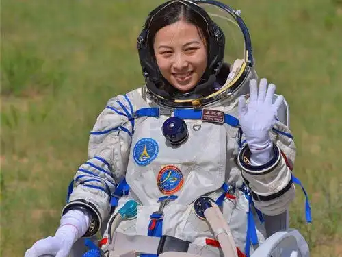 女航天员在太空中,如何保护自己的隐私航天女英雄牺牲太大了
