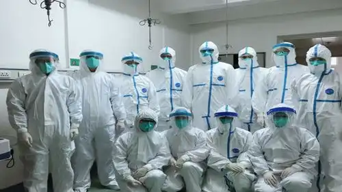 极小婴儿戴口罩容易窒息,防疫期间,就医尽量要分段
