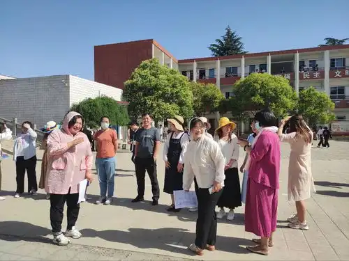 永远跟党走唱响中国梦侯寨二中喜迎建党100周年合唱比赛暨文艺汇演特写
