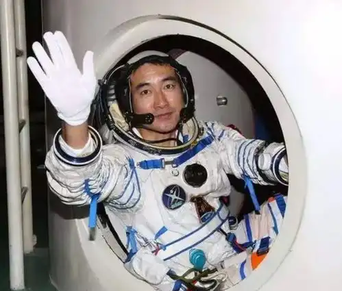 航天员怎么返回地球,出舱究竟有多危险翟志刚我已做好牺牲准备
